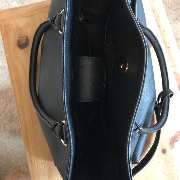 Michael Kors purse & wallet - Picture 6 of 6